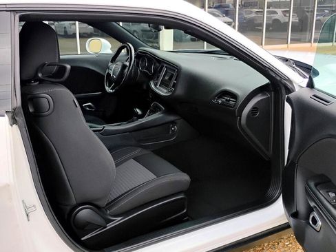 Used 2022 Dodge Challenger SXT image 18