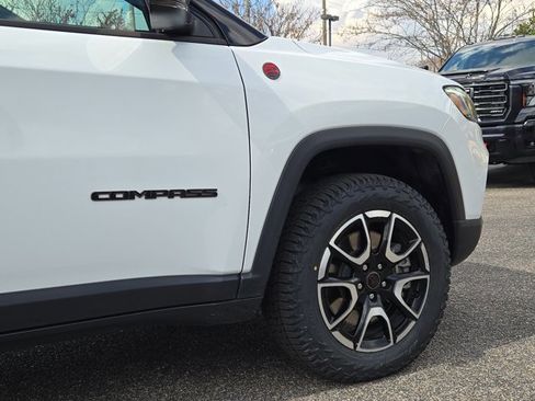 Used 2025 Jeep Compass Trailhawk w/ Trailhawk Elite Group image 11