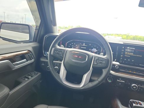 Used 2025 GMC Sierra 1500 Elevation w/ Elevation Premium Package AWD/4WD image 15