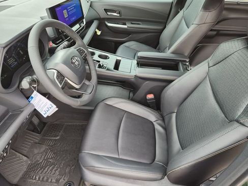 New 2026 Toyota Sienna XLE Woodland Edition image 9