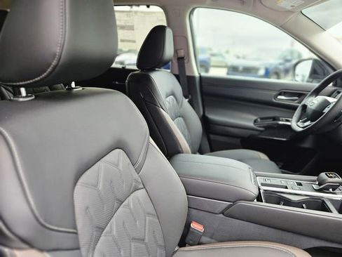 New 2026 Nissan Pathfinder Platinum image 13