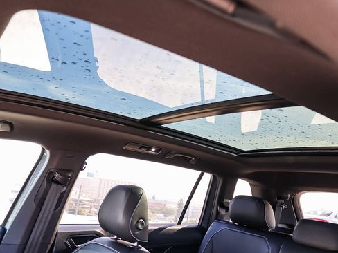 Used 2022 Volkswagen Tiguan SE R-Line image 23