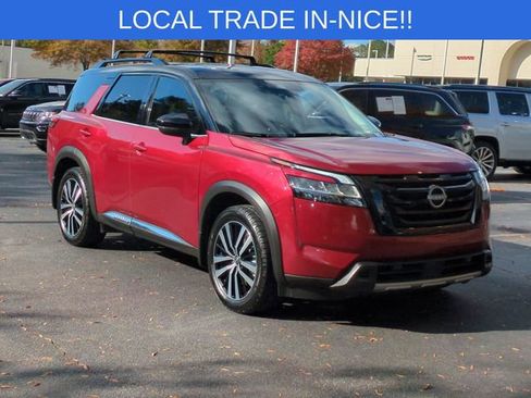 Used 2023 Nissan Pathfinder Platinum image 7