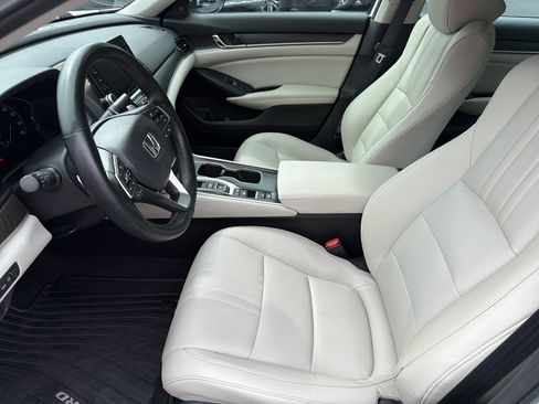 Used 2022 Honda Accord Touring image 9