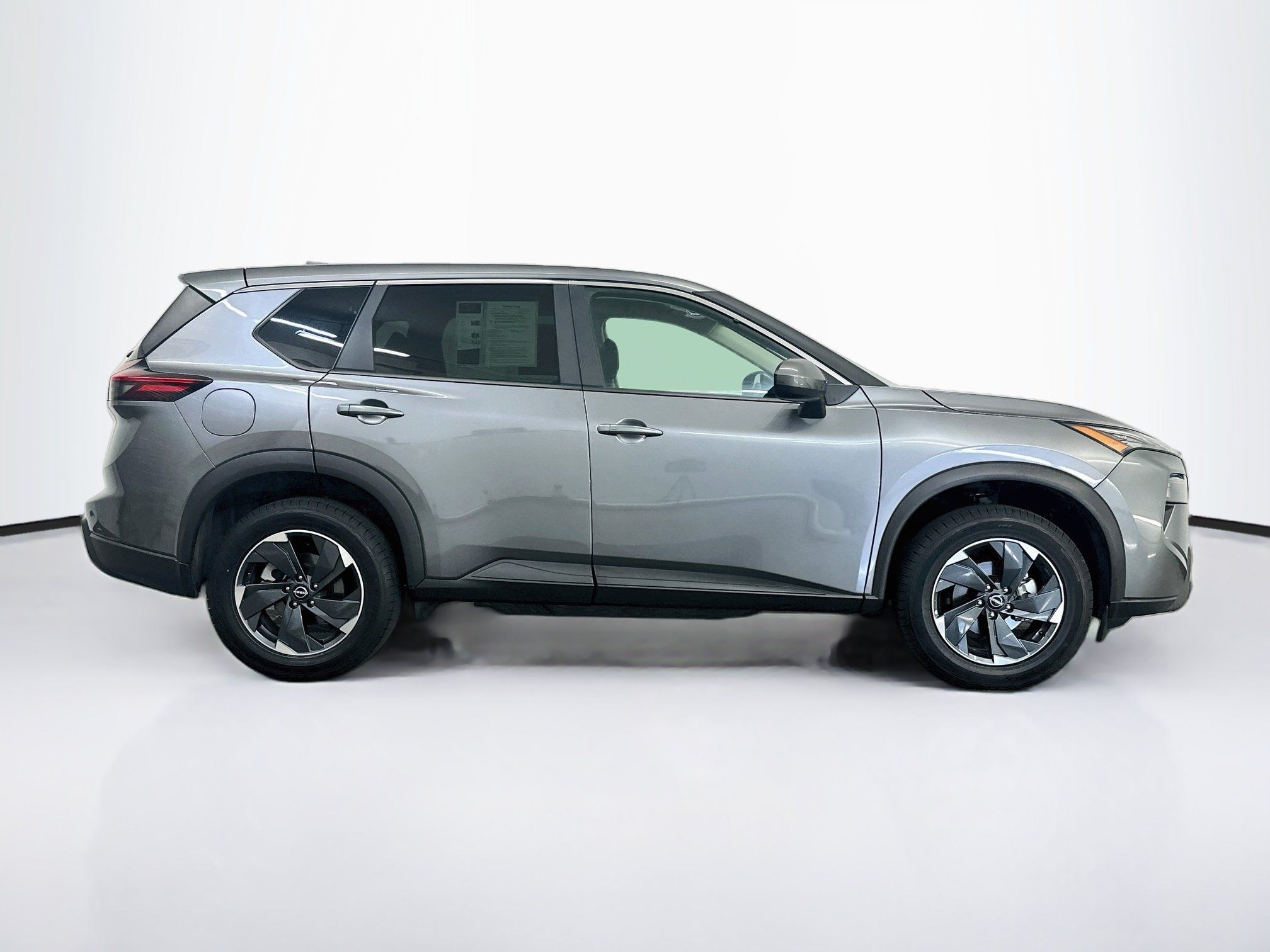 Used 2025 Nissan Rogue SV AWD/4WD image 10