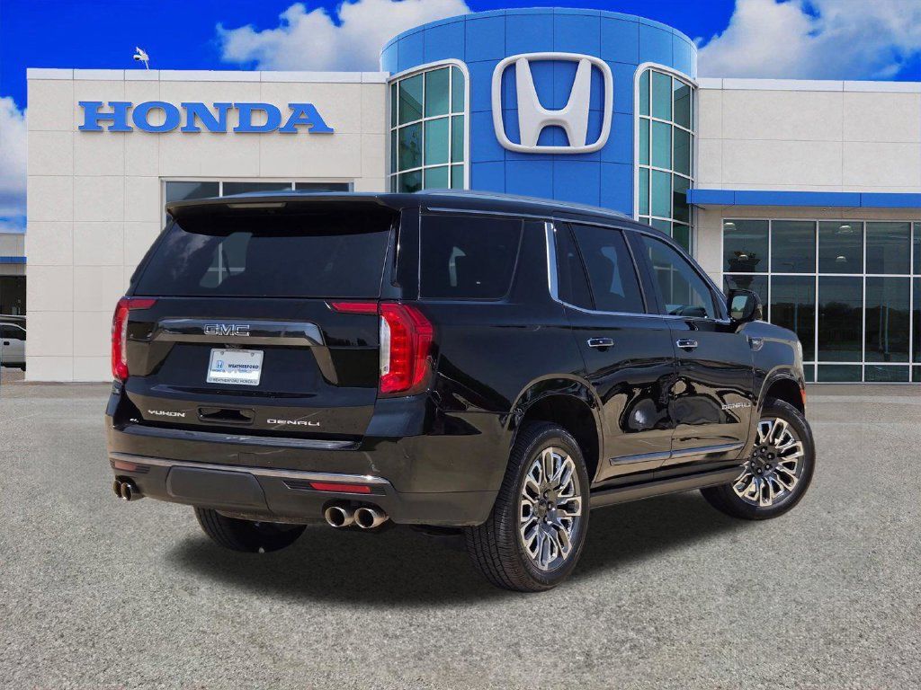 Used 2023 GMC Yukon Denali Ultimate AWD/4WD image 3