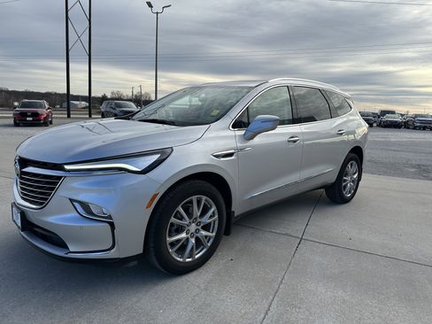 Used 2022 Buick Enclave Premium w/ Experience Buick Package image 6