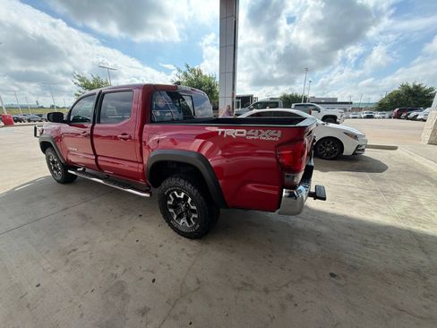 Used 2017 Toyota Tacoma TRD Off-Road w/ Tow Package (A/T) AWD/4WD image 4