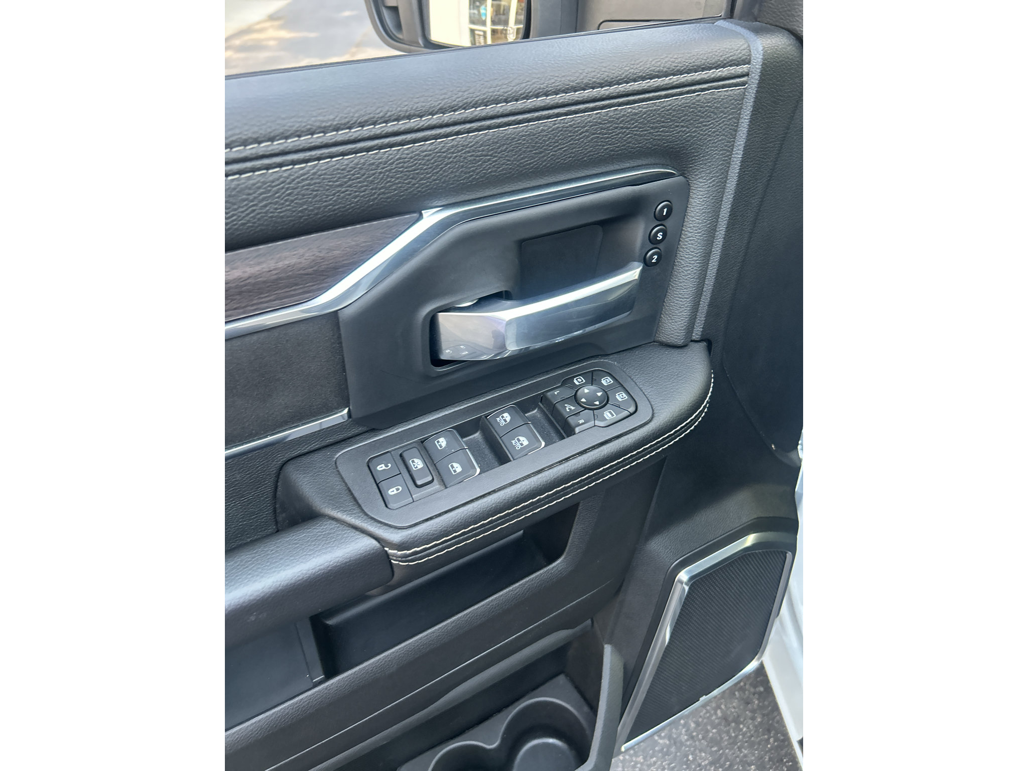 Used 2026 RAM 2500 Laramie AWD/4WD image 15