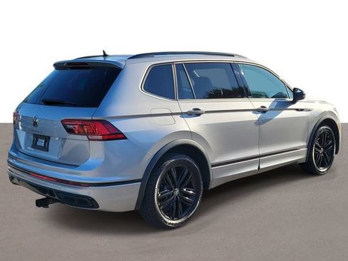 Certified 2022 Volkswagen Tiguan SE R-Line FWD image 4