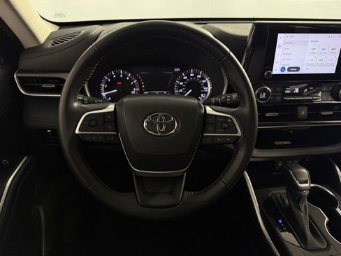 Used 2023 Toyota Highlander XLE FWD image 21