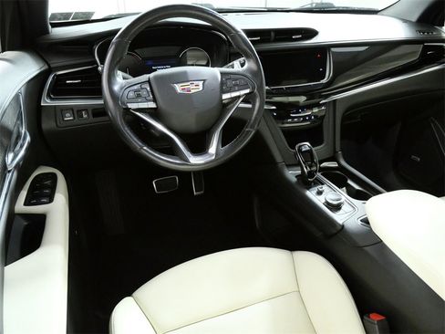 Used 2022 Cadillac XT6 Sport image 4