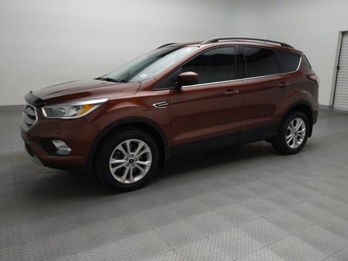 Used 2018 Ford Escape SE w/ Ford Safe & Smart Package image 2
