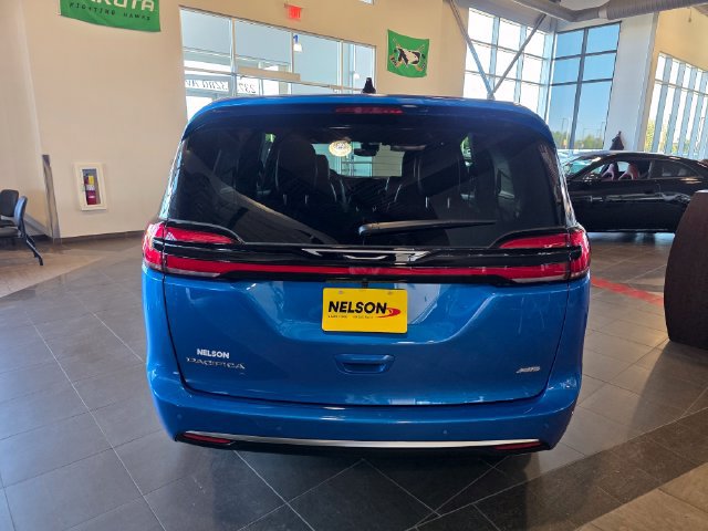 New 2027 Chrysler Pacifica Select AWD/4WD image 13