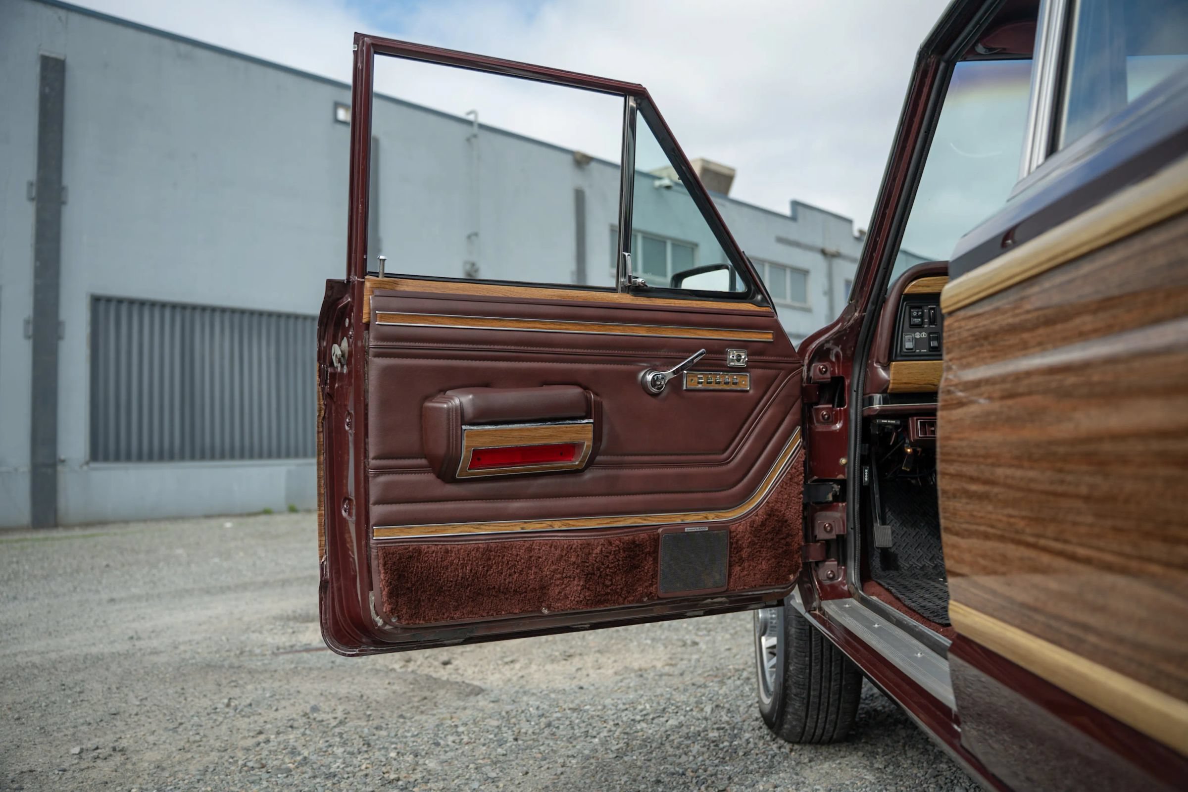 Used 1987 Jeep Grand Wagoneer AWD/4WD image 77