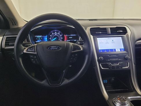 Used 2020 Ford Fusion SE FWD image 22