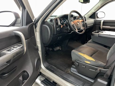 Used 2009 Chevrolet Silverado 2500 LT w/ Exterior Plus Package image 17