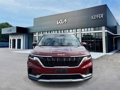 Certified 2024 Kia Carnival LX image 3