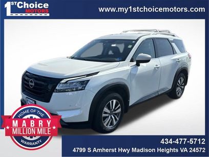 Used 2023 Nissan Pathfinder SL w/ Black Appearance Package