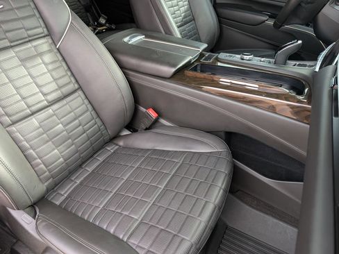 Certified 2024 Cadillac Escalade Sport Platinum w/ LPO, ONYX Package image 31