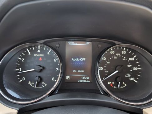 Used 2017 Nissan Rogue SV w/ SV Premium Package image 11