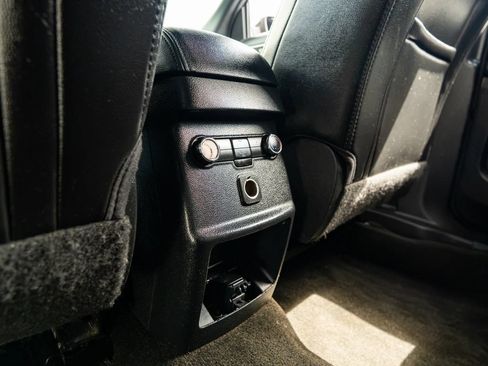 Used 2017 Ford Explorer XLT w/ Equipment Group 202A AWD/4WD image 31