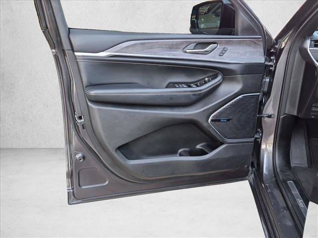 Used 2022 Jeep Grand Cherokee L Overland AWD/4WD image 13