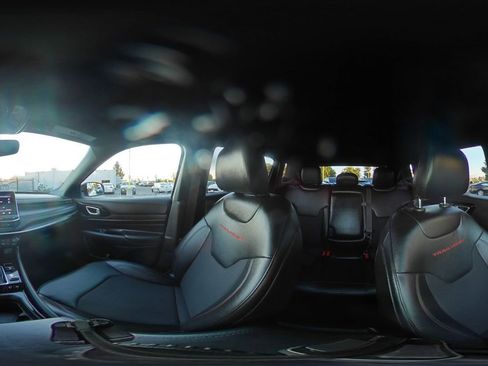 Used 2025 Jeep Compass Trailhawk image 45