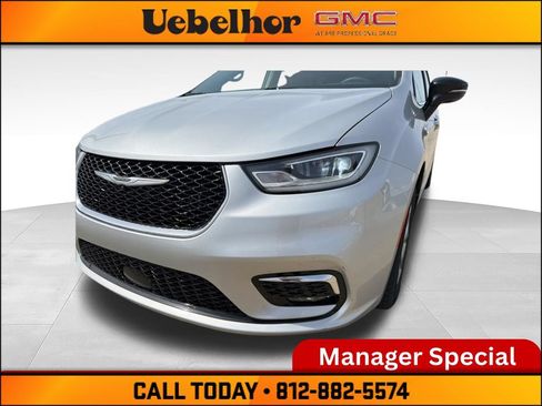 Used 2024 Chrysler Pacifica Limited FWD image 15