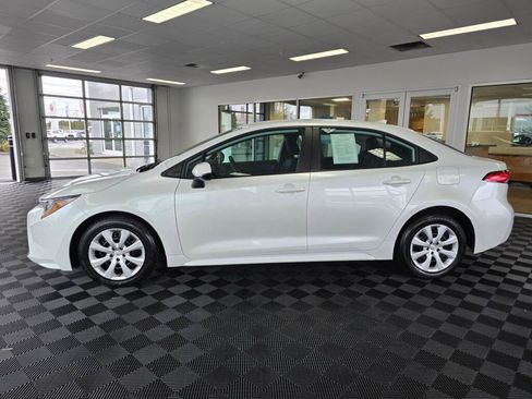 Used 2024 Toyota Corolla LE image 6
