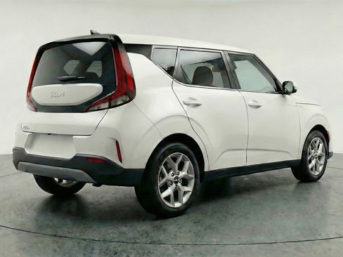 Used 2025 Kia Soul LX w/ LX Technology Package image 9