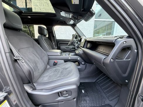 Used 2023 Land Rover Defender 110 AWD/4WD image 42