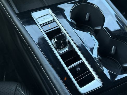 Used 2024 Volkswagen Atlas Cross Sport SE image 20