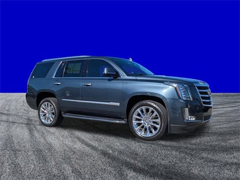 Used 2020 Cadillac Escalade Luxury image 2
