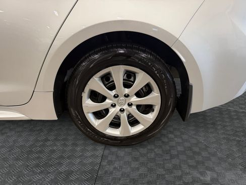 Used 2025 Toyota Corolla LE FWD image 15