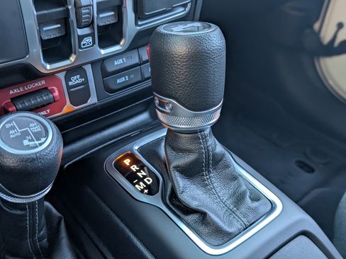 Used 2025 Jeep Wrangler Willys image 30