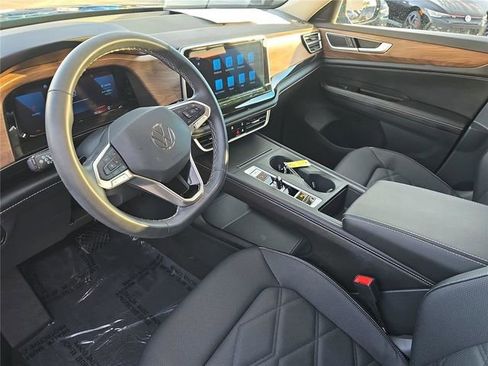 Used 2025 Volkswagen Atlas SE FWD image 14