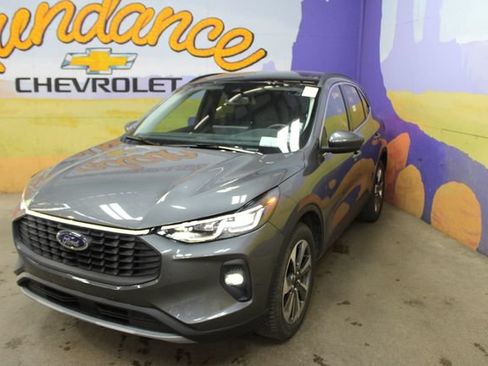 Used 2025 Ford Escape Platinum AWD/4WD image 4
