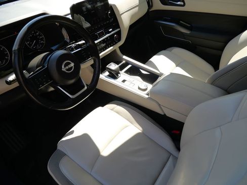 Used 2023 Nissan Pathfinder SL AWD/4WD image 11