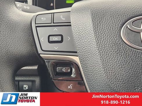 Used 2025 Toyota Camry LE image 28