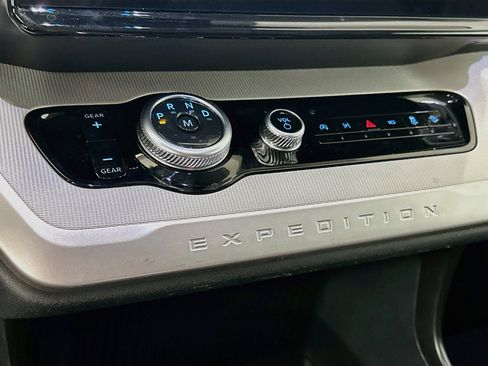 Used 2025 Ford Expedition Max Active AWD/4WD image 25