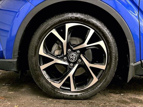 Used 2020 Toyota C-HR XLE image 8