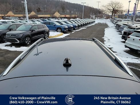 Certified 2022 Volkswagen Taos SE image 30