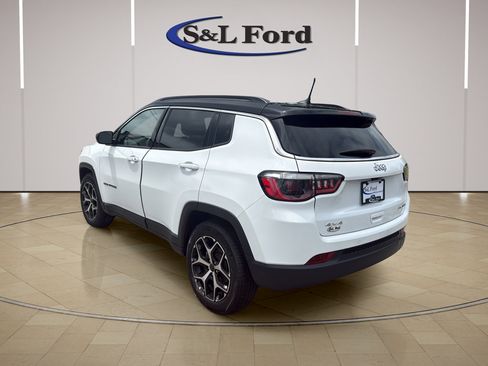 Used 2025 Jeep Compass Limited AWD/4WD image 5