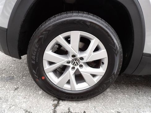 Used 2021 Volkswagen Atlas Cross Sport S image 19