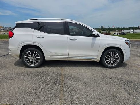 Used 2022 GMC Terrain Denali w/ Denali Premium Package AWD/4WD image 9