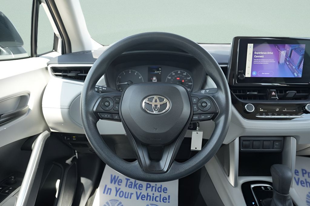 Used 2023 Toyota Corolla Cross L AWD/4WD image 15