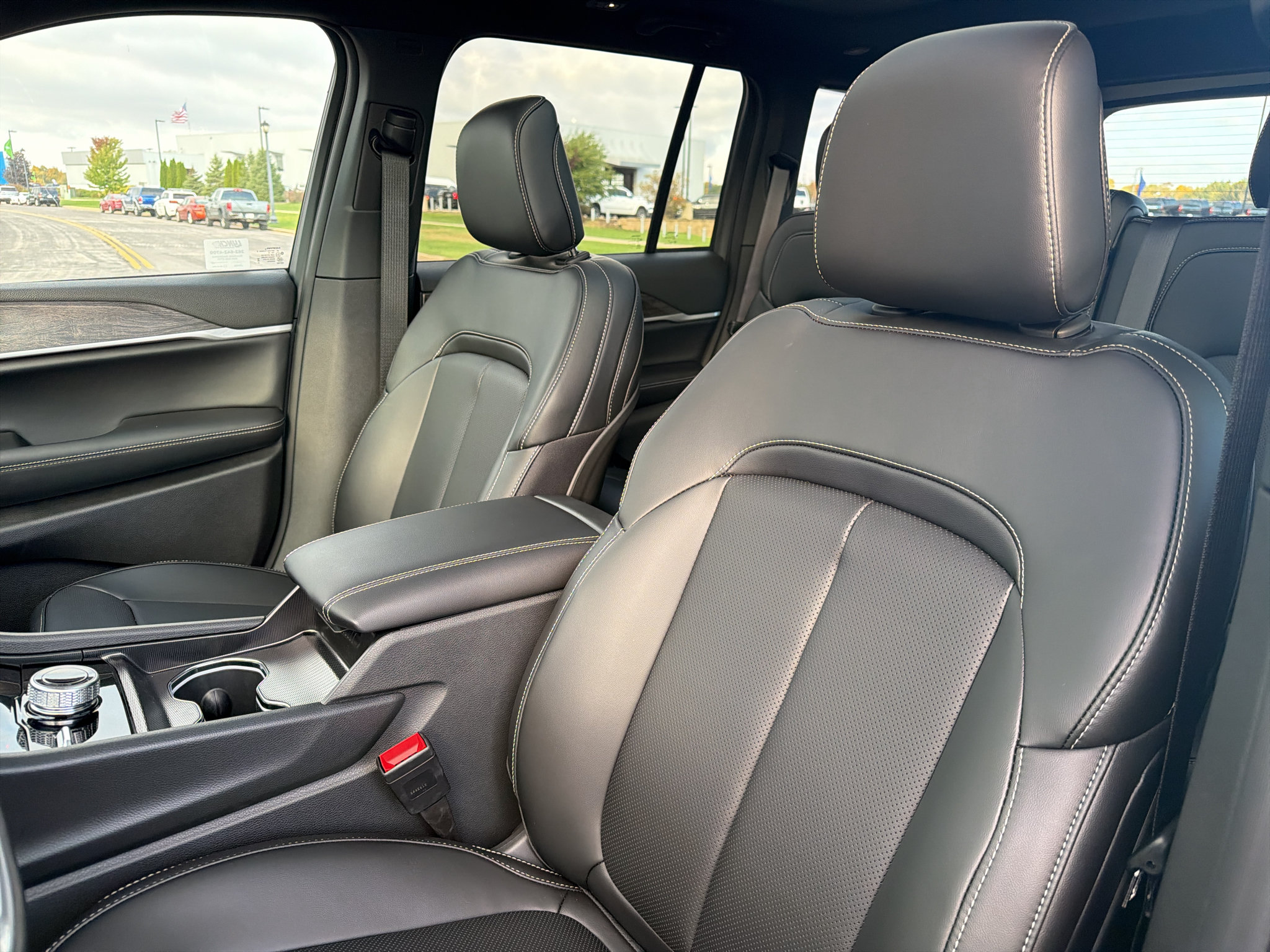New 2027 Jeep Grand Cherokee Limited w/ Technology Group II AWD/4WD image 16