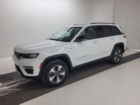 Used 2022 Jeep Grand Cherokee Limited 4xe w/ Luxury Tech Group II AWD/4WD image 2