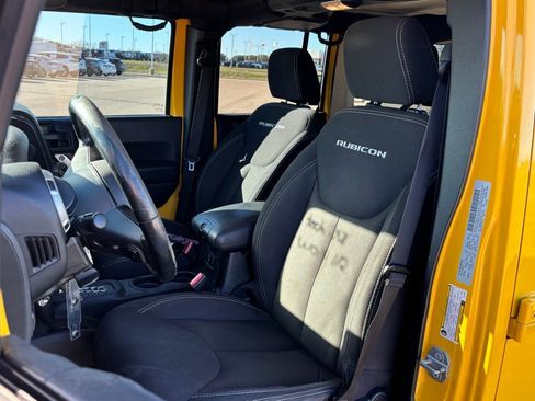 Used 2015 Jeep Wrangler Unlimited Rubicon w/ Connectivity Group image 8
